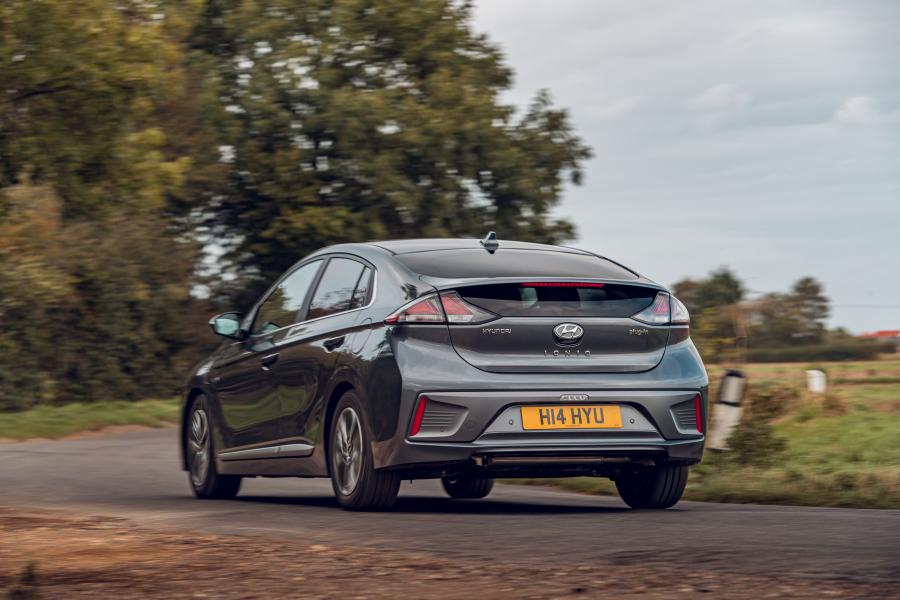  Hyundai IONIQ Plug-in Hybrid (AE) 2019 года  (UK) (фото 19 из 40)